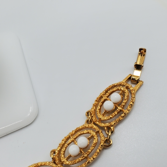 Vintage 50's Sarah Coventry SOFT SWIRL bracelet gold EXCELLENT cond book piece - Picture 5 of 7